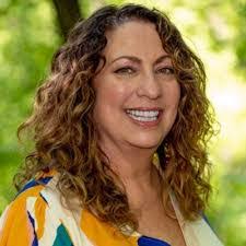 Margo Cash's Instagram, Twitter & Facebook