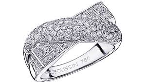 See more of bague de fiançaille diamant mauboussin on facebook. La Bague En Corps Et Encore En Diamant De Mauboussin Vogue Paris