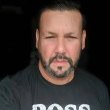 E esse paraquedas que ela ta usando kkk