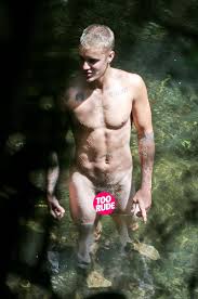 EXCLUSIVE: Justin Bieber Ignites Naked Photo Feud With Rival Orlando Bloom