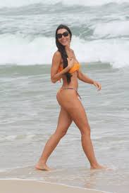 EGO - Kelly, ex-Casa de Vidro, curte tarde na praia - notícias de Praia