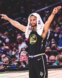 情報] Steph Curry目前有人對位三分命中率51.7% - 看板NBA - 批踢踢實業坊
