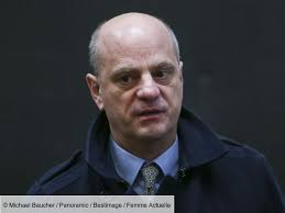 Après avoir été recteur d'académie et directeur adjoint du cabinet du ministre de l'éducation nationale, de l'enseignement supérieur et de la recherche gilles de robien, il est directeur général de l'enseignement scolaire auprès du ministre de l'éducation. 2021 Baccalaureate Jean Michel Blanquer Ensures That It Will Be Held In Normal Conditions Femme Actuelle The Mag
