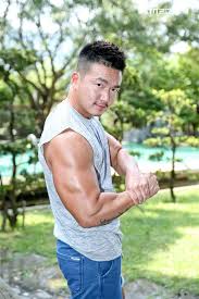 片，內容中李沛旭自己提到為什麼要瘋狂投入健身的原因，他說：「我只是在做我想做的事情而已」。 ▲李沛旭談健身影片。 有做，我還有機會做嗎？ 」他選擇衝，選擇當自己生命的鬥士，不向自己的命運或身體低頭。 ▲李沛旭健身比賽照片。 S5 éŠæˆ²é¤¨