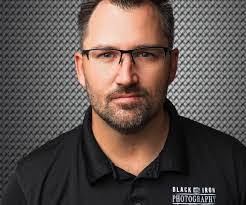 Kris Walters's Instagram, Twitter & Facebook