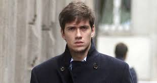 La notizia è stata riportata dal settimanale gente che scrive che la donna sarebbe se l'indiscrezione fosse confermata, berlusconi jr e la compagna diventerebbero genitori per la prima volta all'inizio del 2020. Luigi Berlusconi E Gay Silvio Berlusconi Risponde