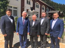 Im haus concordia ist ihnen ein urlaub mit absolutem wohlfühlfaktor garantiert. Marszalek Senatu Na Spotkaniu Z Polonia W Haus Concordia W Niemczech Fundacja Wolnosc I Demokracja