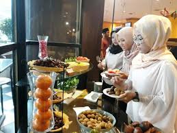 Dan dianjurkan kepada umat islam karena terdapat banyak manfaat dan keutamaan istimewanya. 3 Hal Seru Buka Puasa Di Allium Hotel