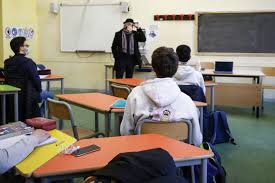 Nella regione campania sono presenti diverse scuole. Chiusura Scuole In Campania Ore Decisive Problemi Alle Superiori Per Assembramenti E Dad A 50 Il Riformista