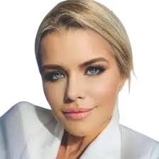 Hayley Denman's Instagram, Twitter & Facebook