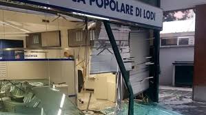 0,00 km) via meravigli 16, 20121 milano (bancomat), banca, credito, di, euro, lodi, money, popolare, prestiti, servizio. Milano Furto Con Esplosivo In Banca A Senago Malviventi Fanno Saltare Il Bancomat Pieno Di Soldi