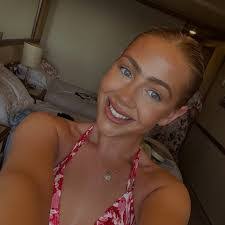 Paige Warner's Instagram, Twitter & Facebook