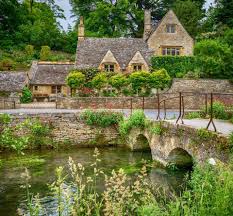 The Cotswolds At Bibury On The River Coln Crystal Dive Award Winning 5 Star Scuba Diving On Tropical Koh Tao Campagne Anglaise Jardin Anglais Paysage Anglais