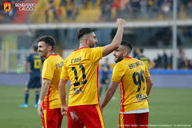 Atalanta, benevento, bologna vengono indicati anche l'allenatore, eventuali cambi di panchina effettuati durante la stagione, e i calciatori che hanno lasciato la squadra durante. A Benevento Si Fa Festa La Squadra E Entrata Nella Mentalita Della Serie A Terronian Magazine