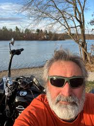 Single Yes i like to I lived in FL and TX for last 8 years lived alone been  in switzerland last 4 month i did have a truck company and do claims