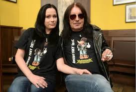 Aleš brichta ( born august 9, 1959 in prague) is a czech rock singer. Rocker Ales Brichta 61 Hadky S Manzelkou Kvuli Zavislosti Blesk Cz