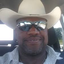 I GOT BILLBOARDS FOR 30 DAYS FOR 300 S/O TO BRYAN PITTMAN FOR PURCHASING  YOUR FIRST BILLBOARD LINK UP WITH DA BOSSLADY