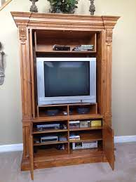 The ethan allen is fully renovated landmark boutique hotel that welcomes it's guests with a unique blend of yes, it conveniently offers a business center, meeting rooms, and a banquet room. For Sale Ethan Allen Tv Cabinet Novi Mi Patch