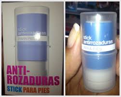 Y sí, está en mercadona en su firma beauty deliplus y a un precio muy barato: Stick Antirozaduras A Pies Juntillas