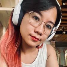 This detailed LEGO Star Wars Jakku is complete with motorized ships!