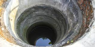 Ia merupakan sumur mata air yang terletak di kawasan masjidil haram, bersebelahan tenggara kaabah yang mempunyai kedalaman sedalam 42 meter. Sejarah Air Zam Zam Dan Berbagai Manfaat Yang Harus Kamu Ketahui