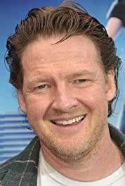 How many of you know that well known American actor Donal Logue has  Killorglin connections? He is a nephew of retired school teacher Kitty  O'Shea (nee Logue) and spent many childhood summers