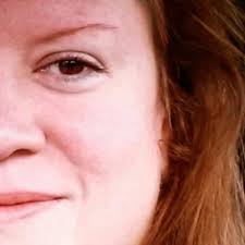 Was just reminded that Hildi from TRADING SPACES was always the worst  interior designer. Notoriously awful. This couple with the straw walls and  pepto pink ceiling should've sued for physical and emotional