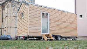 Wir zeigen verschiedene modelle und sagen connect line, deren häuser sich miteinander verbinden lassen, wenn sich der platzbedarf ändert. Immobilien Sind Tiny Houses Die Losung Fur Die Wohnungsnot Augsburger Allgemeine