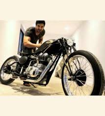From Shahid Kapoor To Varun Dhawan Here Are 9 Indian Celebrities Who Own A Royal Enfield Bike Gq India He is all in or nothing at all. royal enfield bike