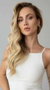 Stars, die einen Abschluss haben: Carmushka