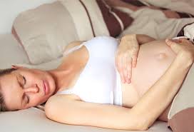 Gazul descărcat poate fi format din aer care este înghițit atunci când cineva mestecă alimente sau discuții sau poate fi, de asemenea, format din bacterii care se găsesc în tractul digestiv, de exemplu în condiții de infecție. Balonarea È™i Gaze In Timpul Sarcinii Cauze È™i Remedii Askwomenonline