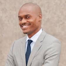 This is my last week at Clearly and EssilorLuxottica, after 12 years in the  group! I can't say enough how grateful I am for this journey which brought  the best in my