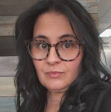 Hii I'm looking for a hairstylist that has good knowledge of curly, thick  hair please and thank you 🙂