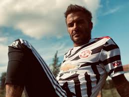 Show your passion as a manchester united fan, and support your team with this selection of manchester united football kits. Manchester United Controversial New Third Kit Unveiled By Club Legend David Beckham The Independent