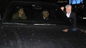 Aziz yıldırım ilk eşi yıldız yıldırım ile 2010 yılında boşanda ve ikinci karısı gonca yıldırım 2011 yılında evlendi. Aziz Yildirim Ve Gonca Celikkiran Yildirim Bosaniyor Mu Magazin