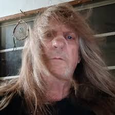 Is anyone right-footed when putting