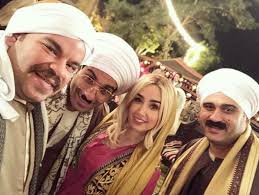 ونشرت الفنانة هنا الزاهد، زوجة الفنان أحمد فهمي، صورة لها بعد تعافيها من الإصابة التي أجبرتها على الدخول للمستشفى خلال الآونة وتعرضت الفنانة الشابة هنا الزاهد لوعكة صحية بعد زفافها بأيام حيث نشر زوجها الفنان أحمد فهمي، صوره لها عبر حسابه الرسمي. Ù…ÙØ§Ø¬Ø£Ø© Ø£Ø­Ù…Ø¯ ÙÙ‡Ù…ÙŠ ÙˆÙ‡Ù†Ø§ Ø§Ù„Ø²Ø§Ù‡Ø¯ ÙŠÙ‚Ø¯Ù…Ø§Ù† Ù…Ø³Ù„Ø³Ù„ Ø§ Ø«Ø§Ù†ÙŠ Ø§ ÙÙŠ Ù…ÙˆØ³Ù… Ø±Ù…Ø¶Ø§Ù† 2019 Ù…Ø¬Ù„Ø© Ø³ÙŠØ¯ØªÙŠ