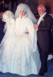 We did not find results for: Star Hochzeiten Die Skurrilsten Brautkleider Der Stars Gala De