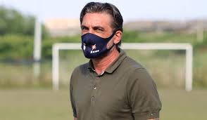 Gabrielloni gioca di sponda per chajia che apre il destro verso il secondo palo, la sfera termina di poco fuori. Serie B Il Ritorno Del Crotone Allo Scida Sfida Con Il Como Il Quotidiano Del Sud