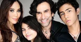 FOTO: Kasus Axel Melebar, Ina Thomas Curhat Ini Pengaruh Pergaulan :  Okezone Celebrity