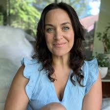 Kari Gabbert's Instagram, Twitter & Facebook