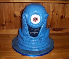 Monsters vs aliens is a 2009 3d computer animated film directed by conrad vernon and rob letterman, produced by dreamworks animation and paramount pictures. Bob Monsters Vs Aliens Cake Funky Cakes Flickr