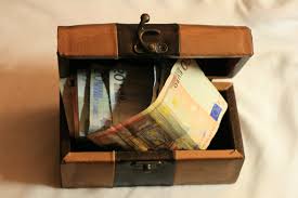 Jika tidak ingin menyimpan di bank karena berbagai alasan, cara termudah agar duit tidak tercuri tuyul selain diikat karet gelang adalah dengan cara dimasukkan ke dompet dan. Inilah 6 Cara Unik Menabung Orang Jaman Dahulu Simulasikredit Com