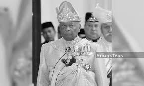 Meskipun sultan dianggap sebagai penguasa tertinggi, tetapi nyatanya selalu dikendalikan oleh orangkaya atau hulubalang. Tributes Condolences Pour In For Late Sultan Ahmad Shah