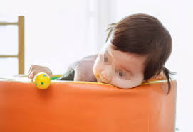 Use vaseline to lubricate the tip of a rectal thermometer and insert it into your baby's bottom. The Baby S Performance Is A Sign Of Overfeeding Parents Should Stop Quickly Which Is Related To Physical Development Inews