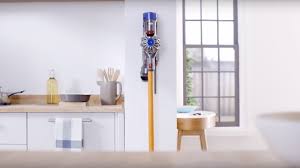 Quickly transforms to a handheld vacuum, to clean all around your home and car. Kabelloser Staubsauger Dyson V8 Im Test Design Trifft Einfachheit