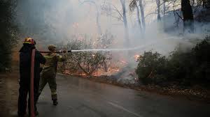 Αναζωπύρωση σημειώθηκε σε δασική έκταση στη βαρυμπόμπη το μεσημέρι της πέμπτης. Xeshytp6p1quhm