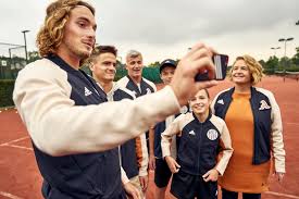 Stefanos tsitsipas seems to enjoy his quarantine spending some quality time also with his little sister doing… quality stuff. Stefanos Tsitsipas On Twitter It S In Our Blood The Family That Keeps On Giving Embracing Our Spirit And Working For A Cause Not Applause All Of Us Believers Of Our Unified Path