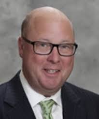 Derrick Giles's Instagram, Twitter & Facebook