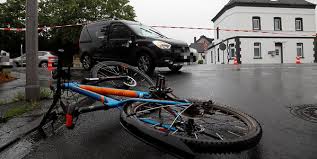 Koln Elsdorf Radfahrer Und Auto Stossen Zusammen Lebensgefahr Express De